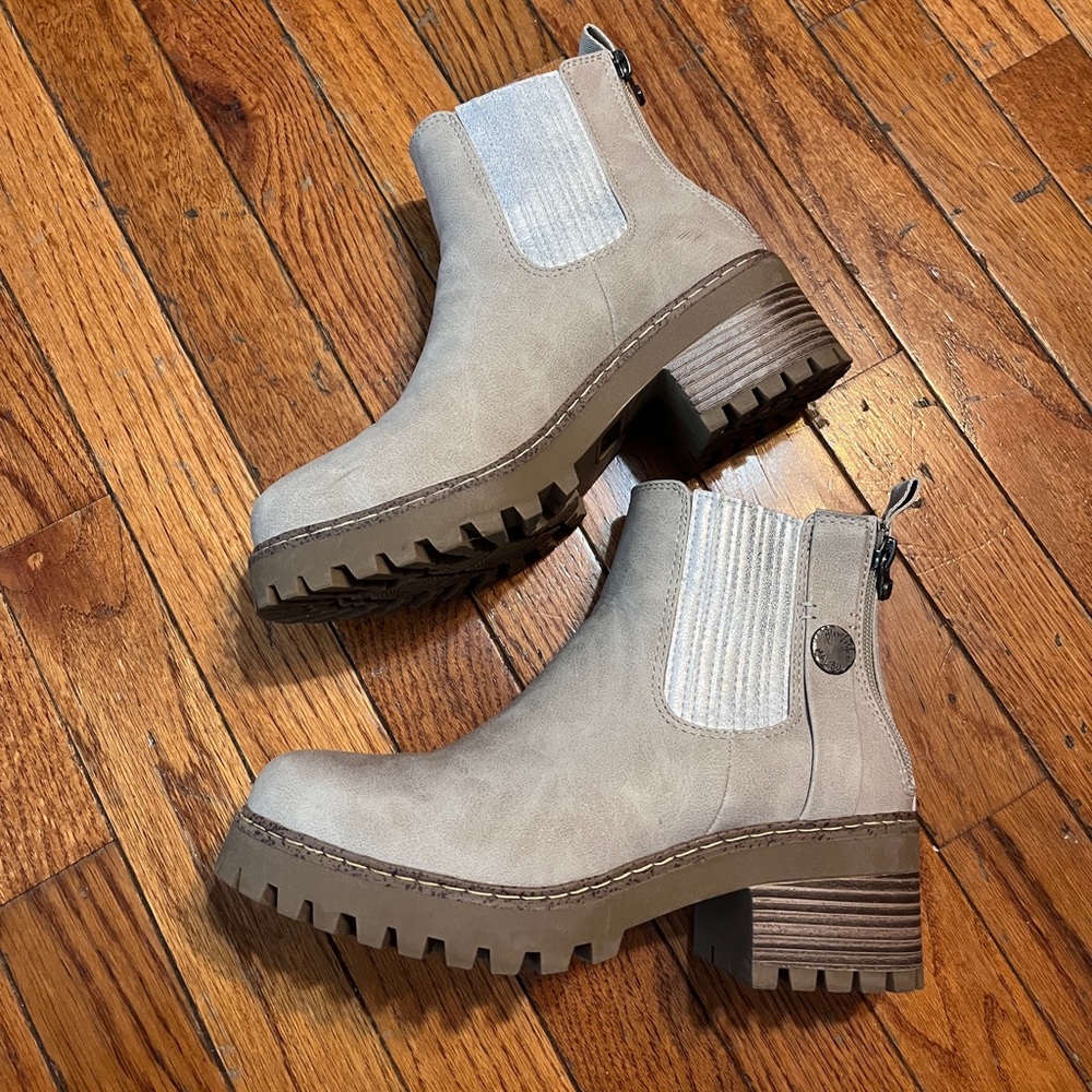 Stylish Beige Blowfish Malibu Layten Heel Chelsea Boots